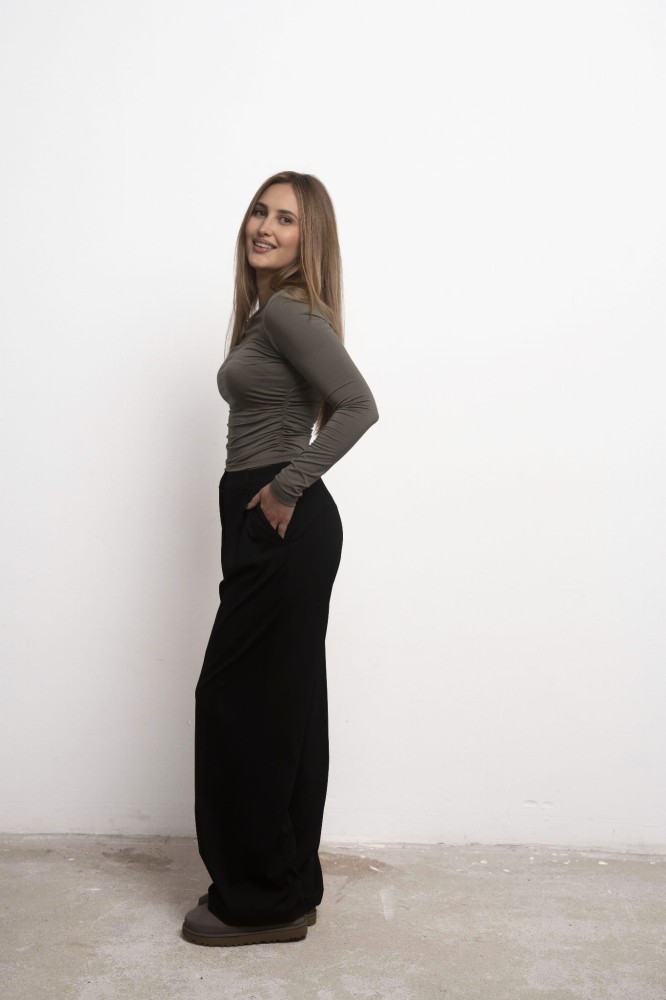 longsleeve selene olive bokiem czarne spodnie